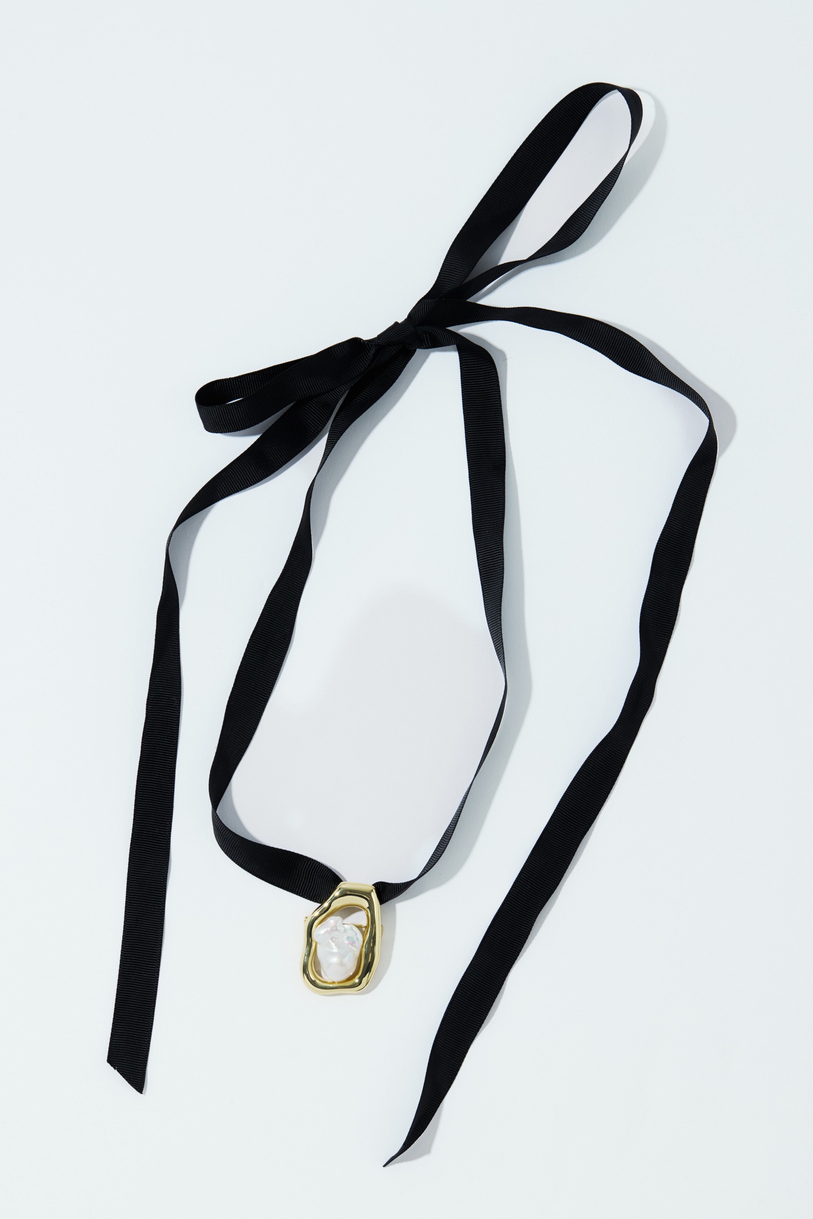 Rina Brooch Gold