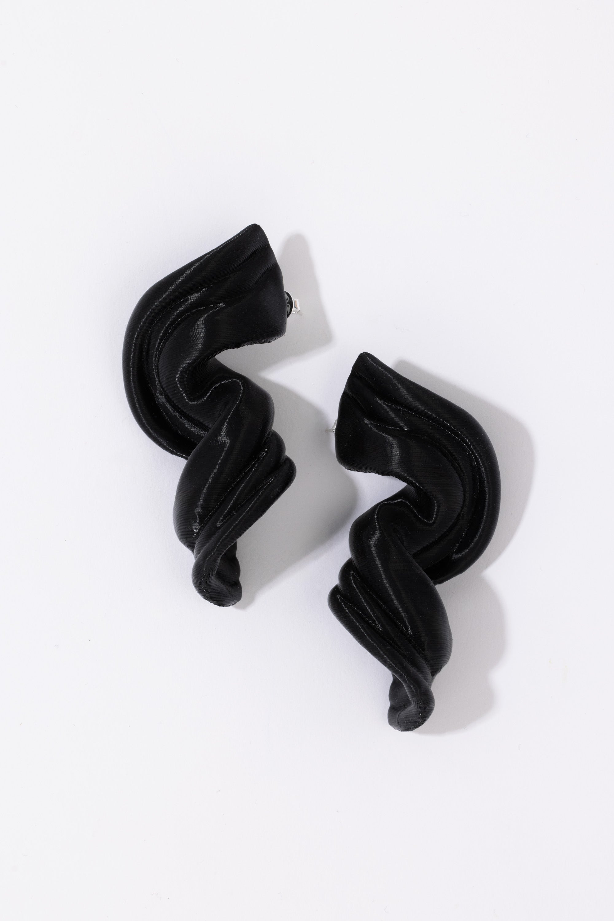 Cocoon Earrings Black