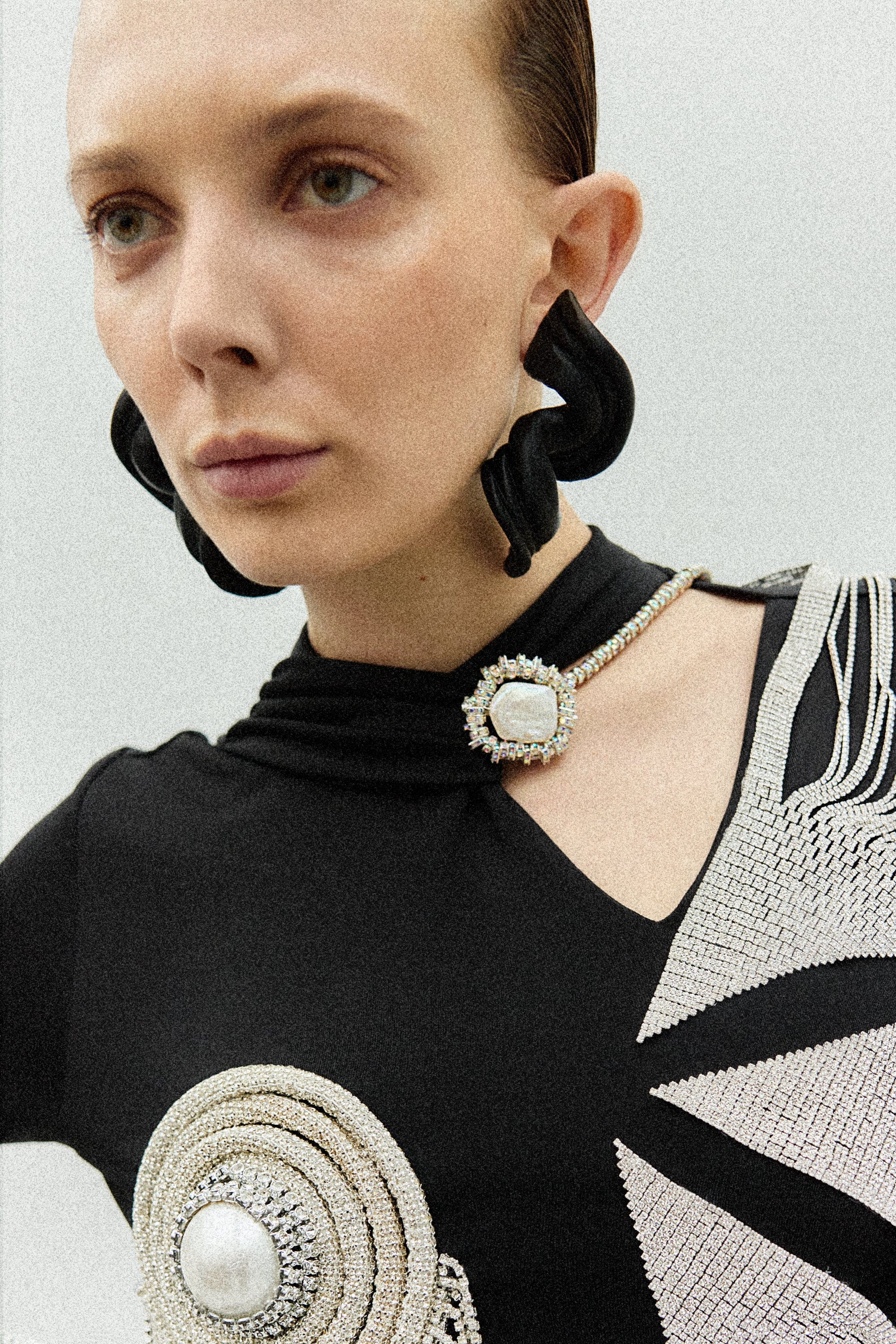 Cocoon Earrings White